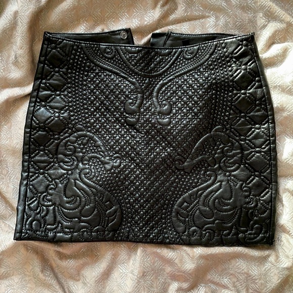 H&M Dresses & Skirts - Faux Leather Skirt
